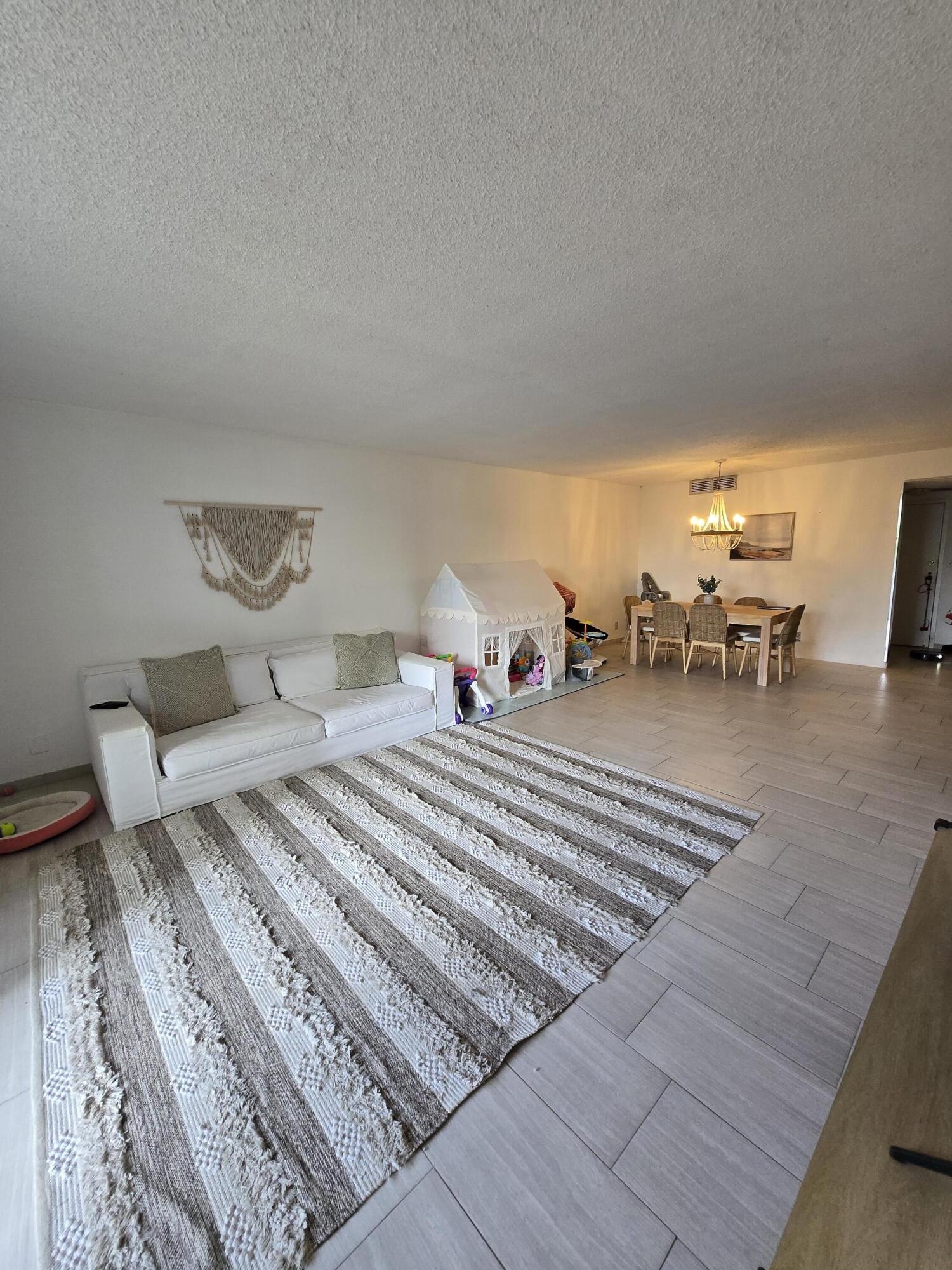 2500 Parkview Drive 412