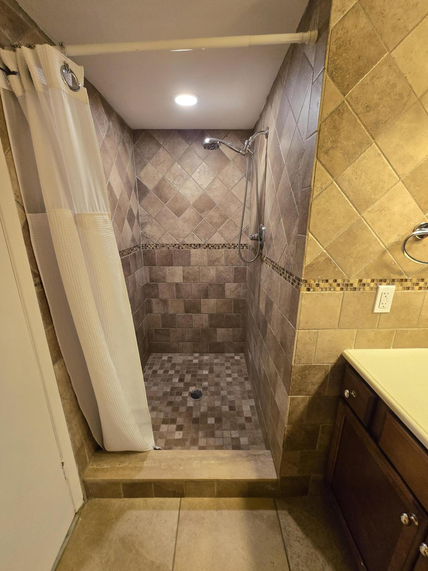 OLYMPUS CONDO PHASE - Residential Lease