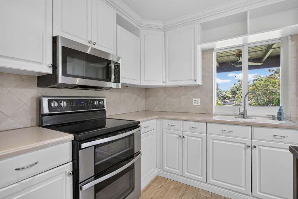 Photo of 6410 NW 34TH Avenue, Fort Lauderdale, FL 33309 (MLS # B26058464)