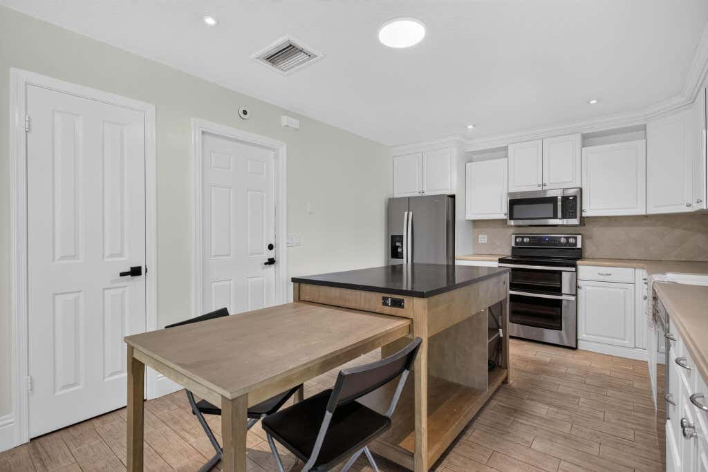 Photo of 6410 NW 34TH Avenue, Fort Lauderdale, FL 33309 (MLS # B26058464)