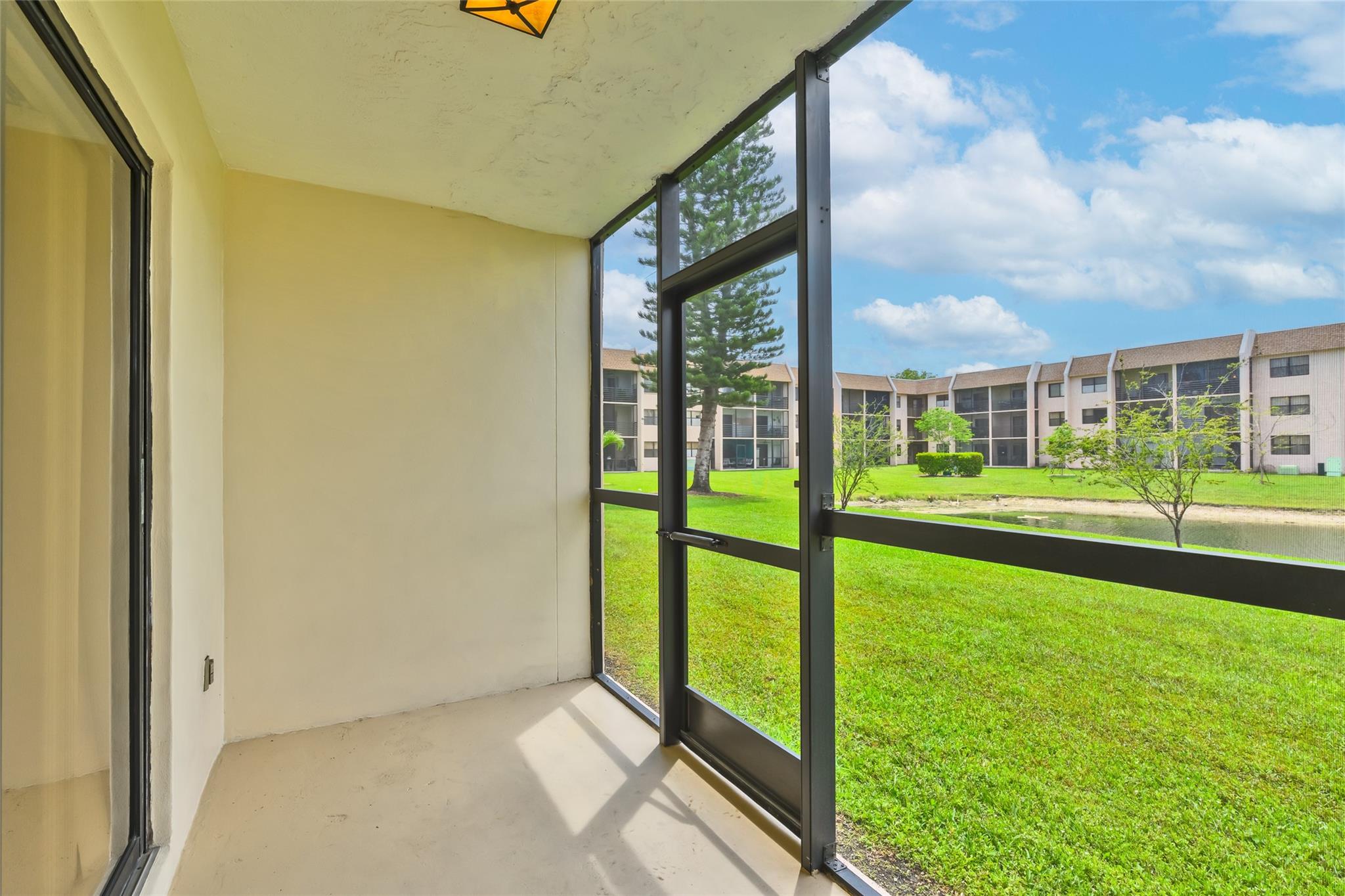 10304 Sunrise Lakes Blvd 106