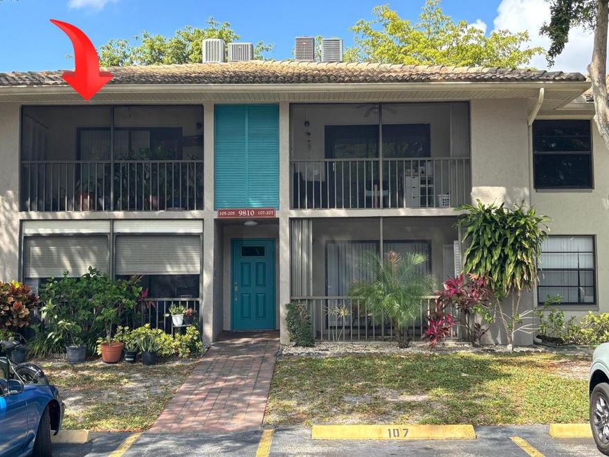 Two Bedroom 2 Bath Second floor unit located in a quiet area. Walking distance to the Communities amenities. Community is located in walking distance to shopping and restaurants.