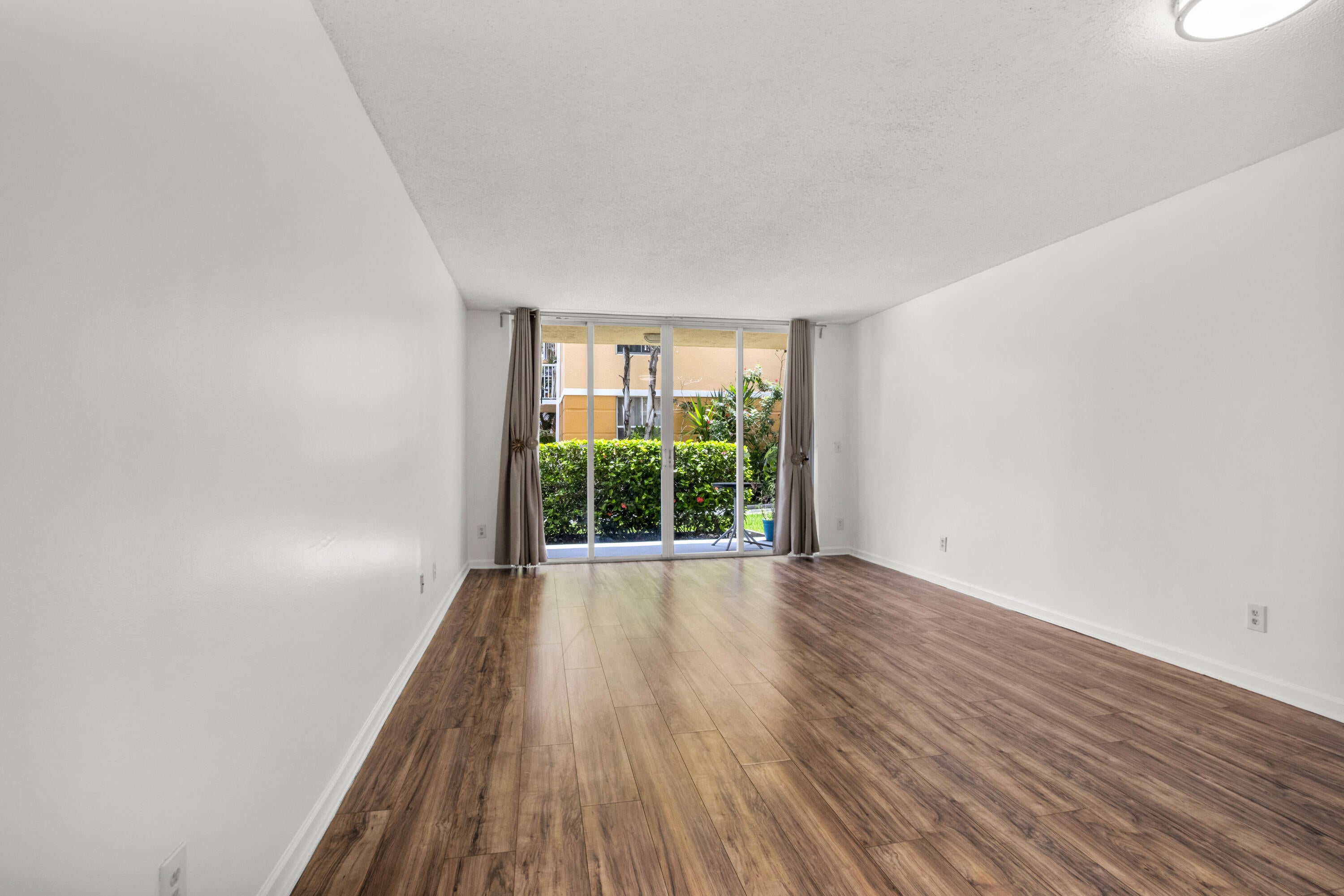 View photos, virtual tours, details... 1341 SE 3RD Avenue 112