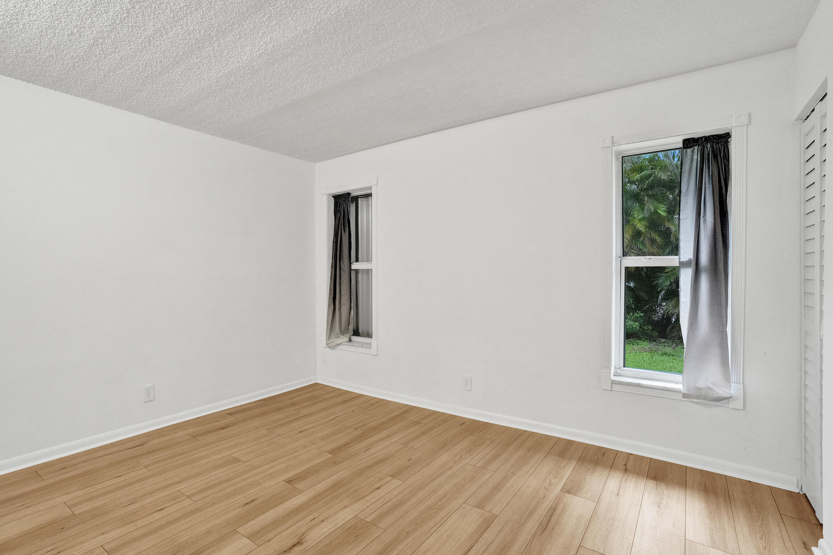 1100 SE 4th Avenue 5