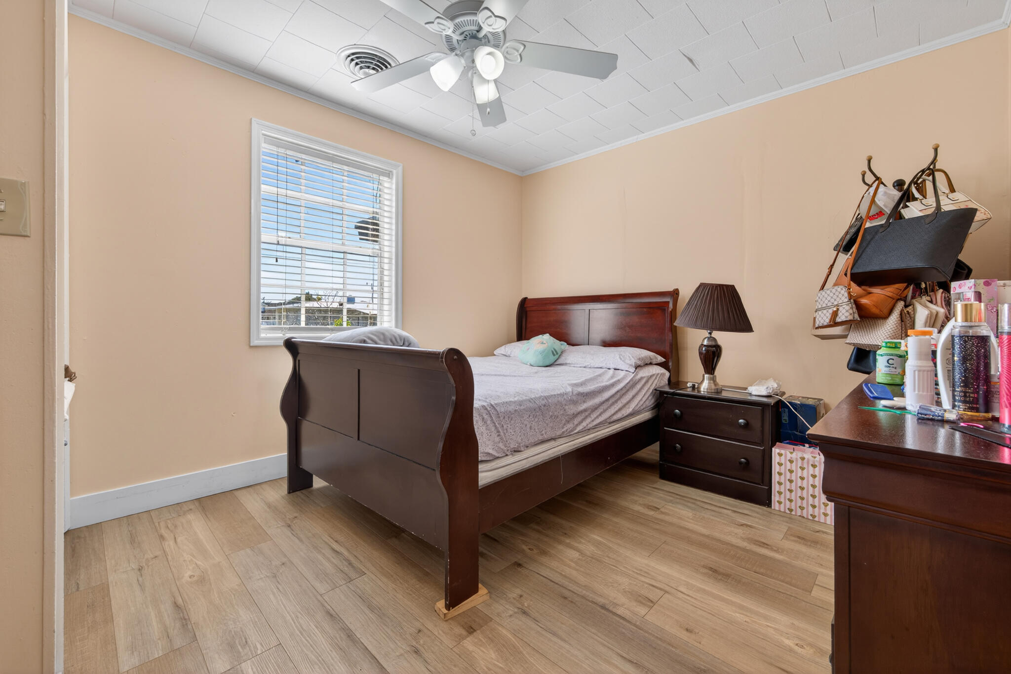 S/D OF LOT 17, 31-43-37 AMND PL IN - Residential