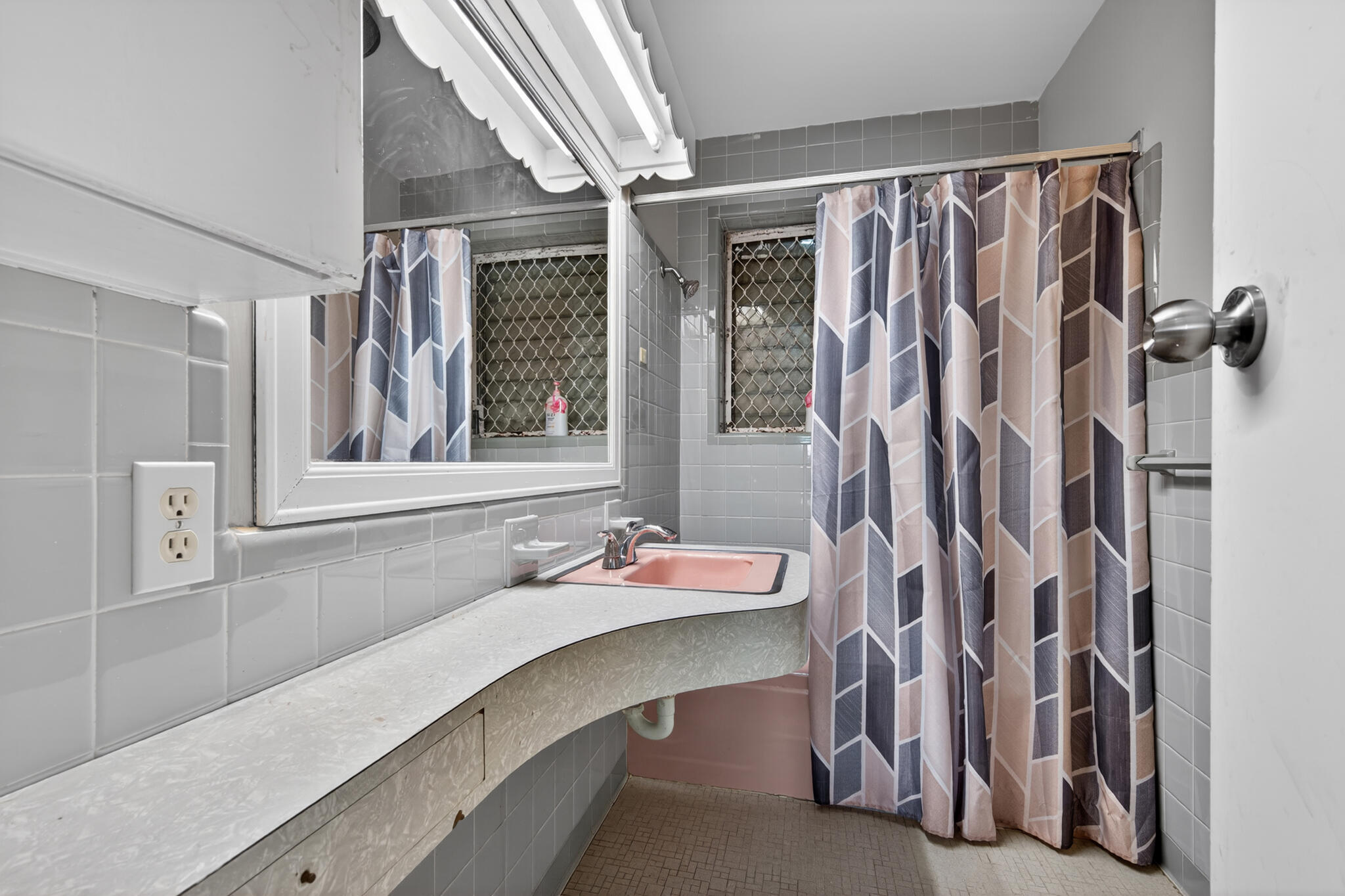 S/D OF LOT 17, 31-43-37 AMND PL IN - Residential