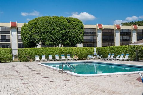 Condominium in Boca Raton FL 23380 Carolwood Ln 21.jpg