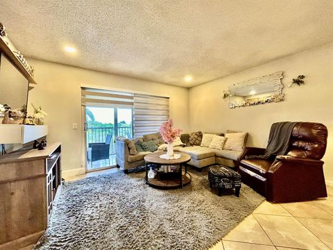 Condominium in Pembroke Pines FL 1401 128th Terrace Ter 6.jpg