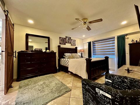 Condominium in Pembroke Pines FL 1401 128th Terrace Ter 14.jpg