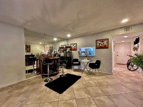 Condominium in Pembroke Pines FL 1401 128th Terrace Ter 5.jpg