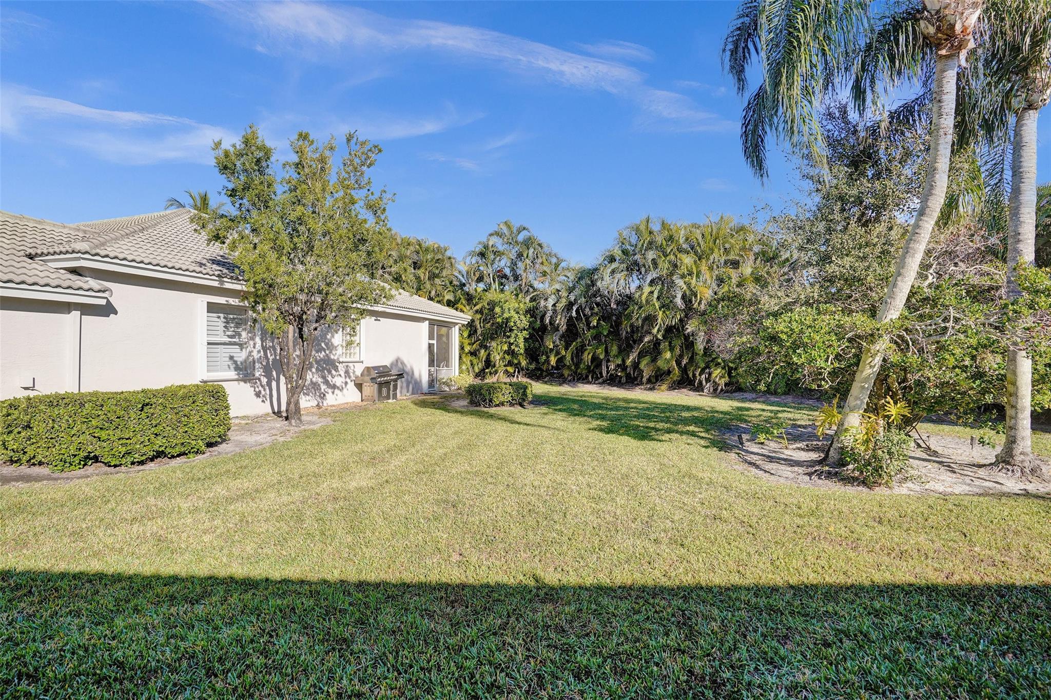 7992 Rockford Rd