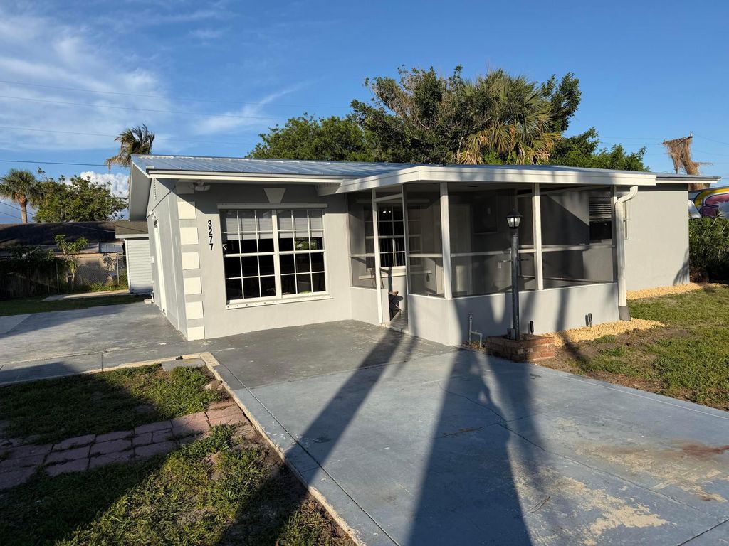 Photo of 3277 SE Birch Avenue, Stuart, FL 34997 (MLS # B26029369)