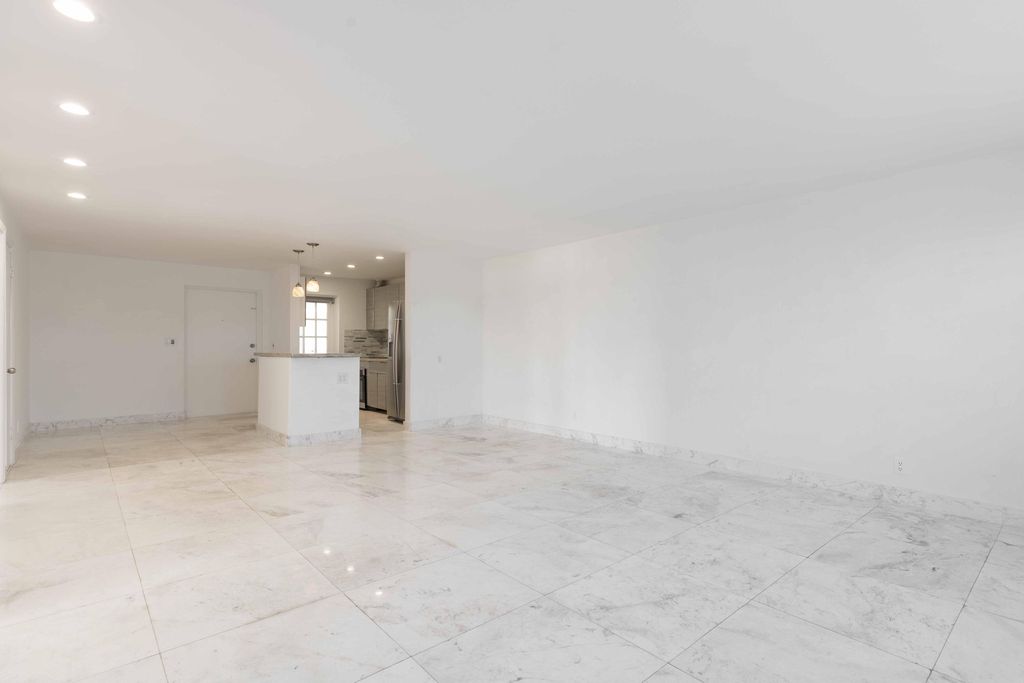 Photo of 2420 SE 17th St #401c, Fort Lauderdale, FL 33316 (MLS # R11124794)