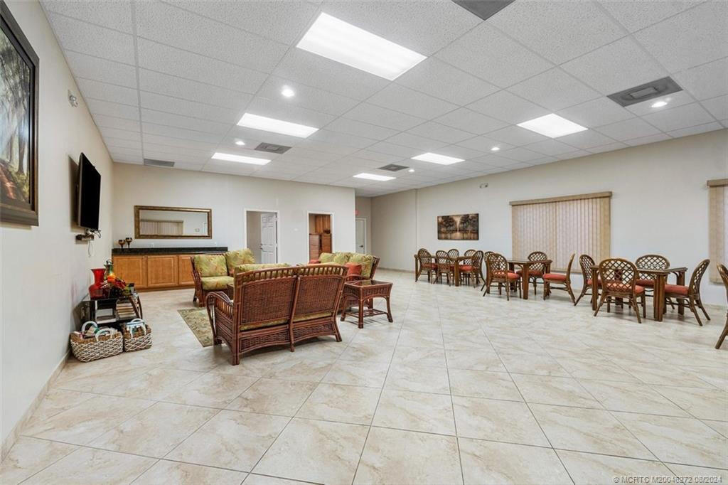 PARADISE HARBOUR CONDO - Residential