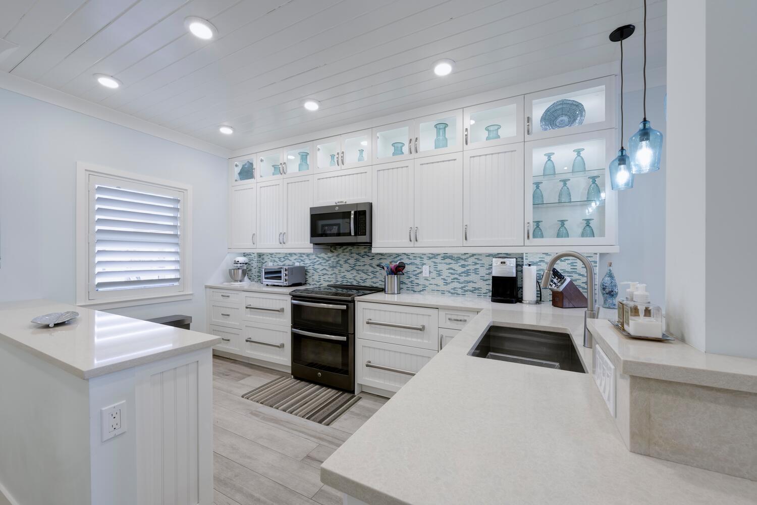 PARADISE HARBOUR CONDO - Residential