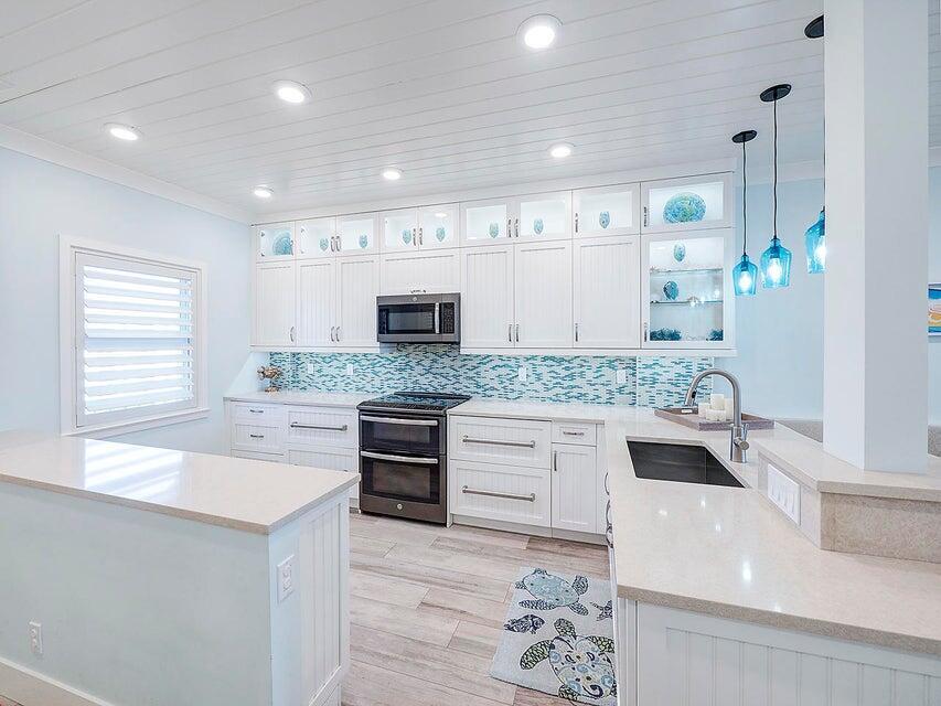 PARADISE HARBOUR CONDO - Residential