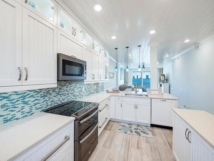 PARADISE HARBOUR CONDO - Residential