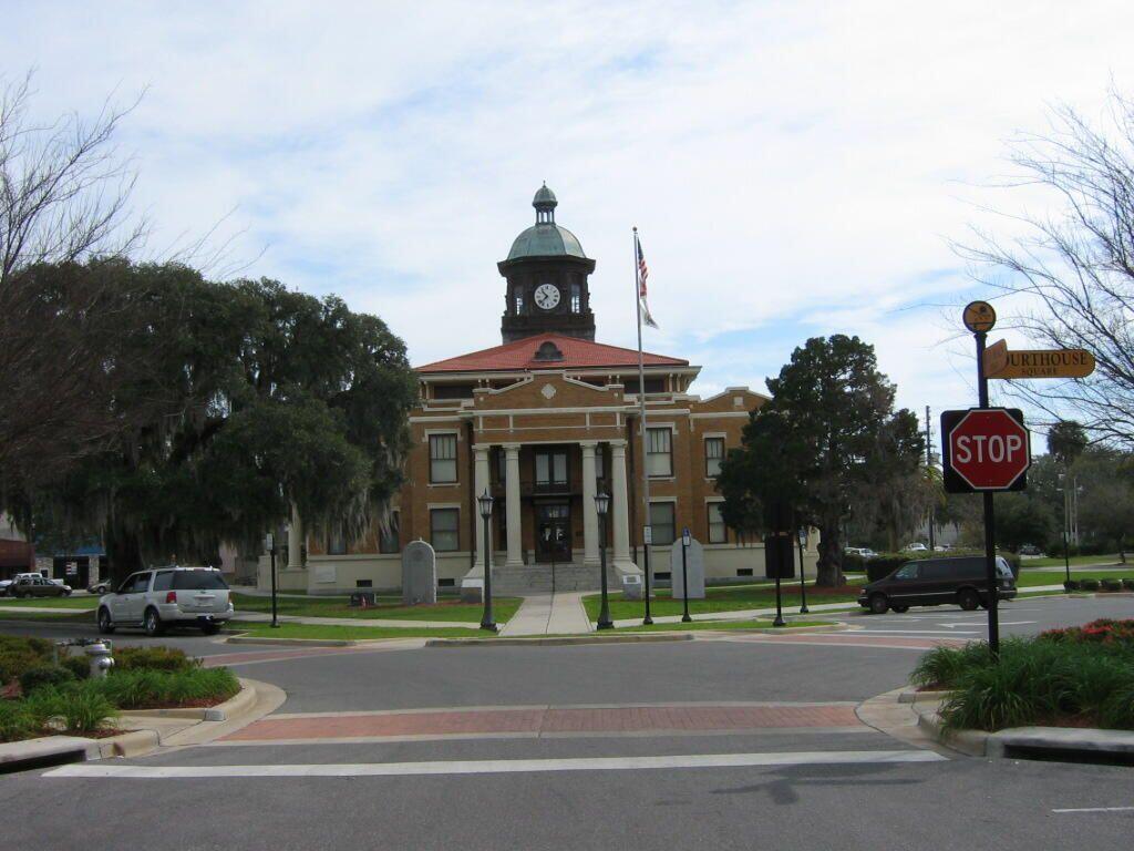 COLONY ESTATES - Land