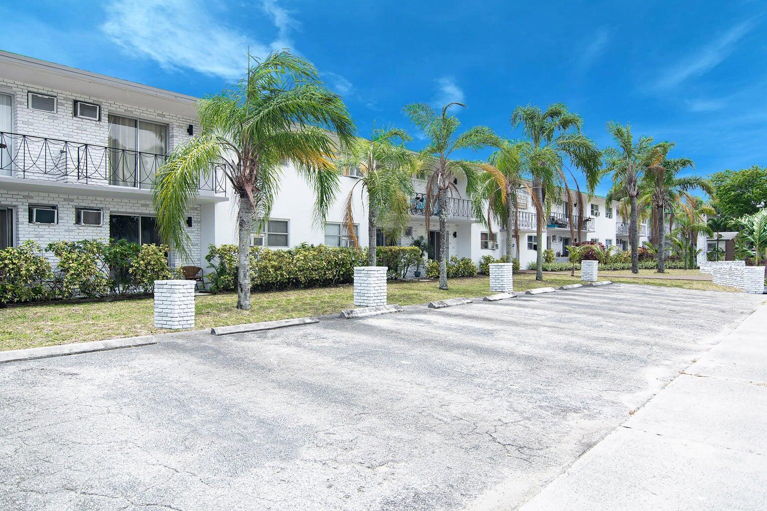Beautiful 2-Bedroom Apartment with Balcony in Boutique Building. Discover the perfect blend of comfort and convenience, ideally situated in the heart of Davie. Modern Living: Enjoy a stylish kitchen and bathroom. Relax and unwind on your private balcony, perfect for enjoying the beautiful weather. Convenient Parking: Benefit from 2 assigned parking spots and onsite laundry. Prime Location: Easily accessible to all major highways, making your commute a breeze. Just minutes away from Nova Southeastern University. Information is deemed to be reliable, but is not guaranteed