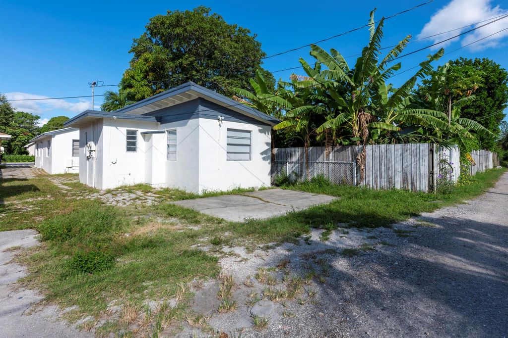 Photo of 128 S C Street W #Back Unit, Lake Worth Beach, FL 33460 (MLS # R11070209)