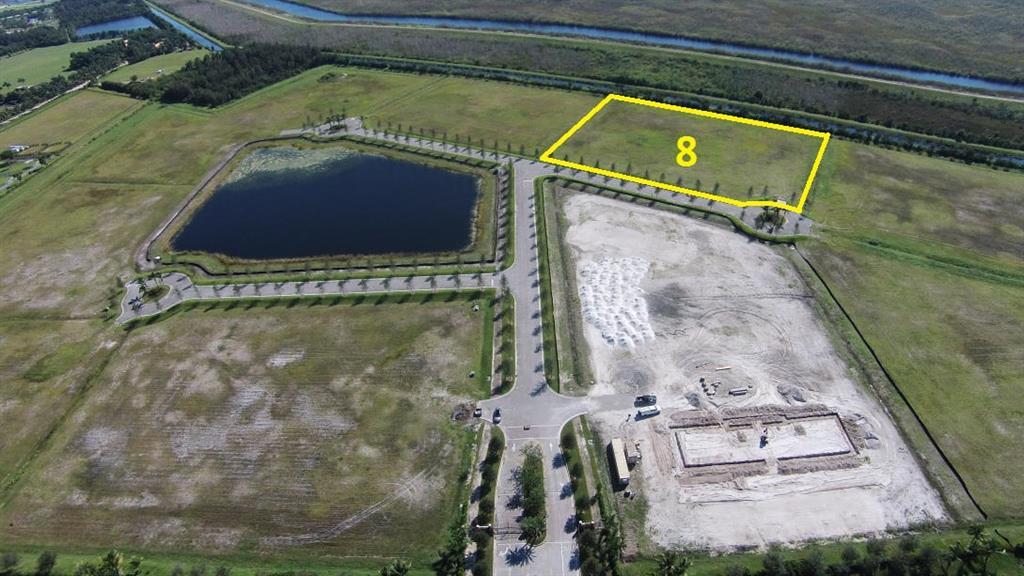 SADDLE CLUB OF WELLINGTON - Land