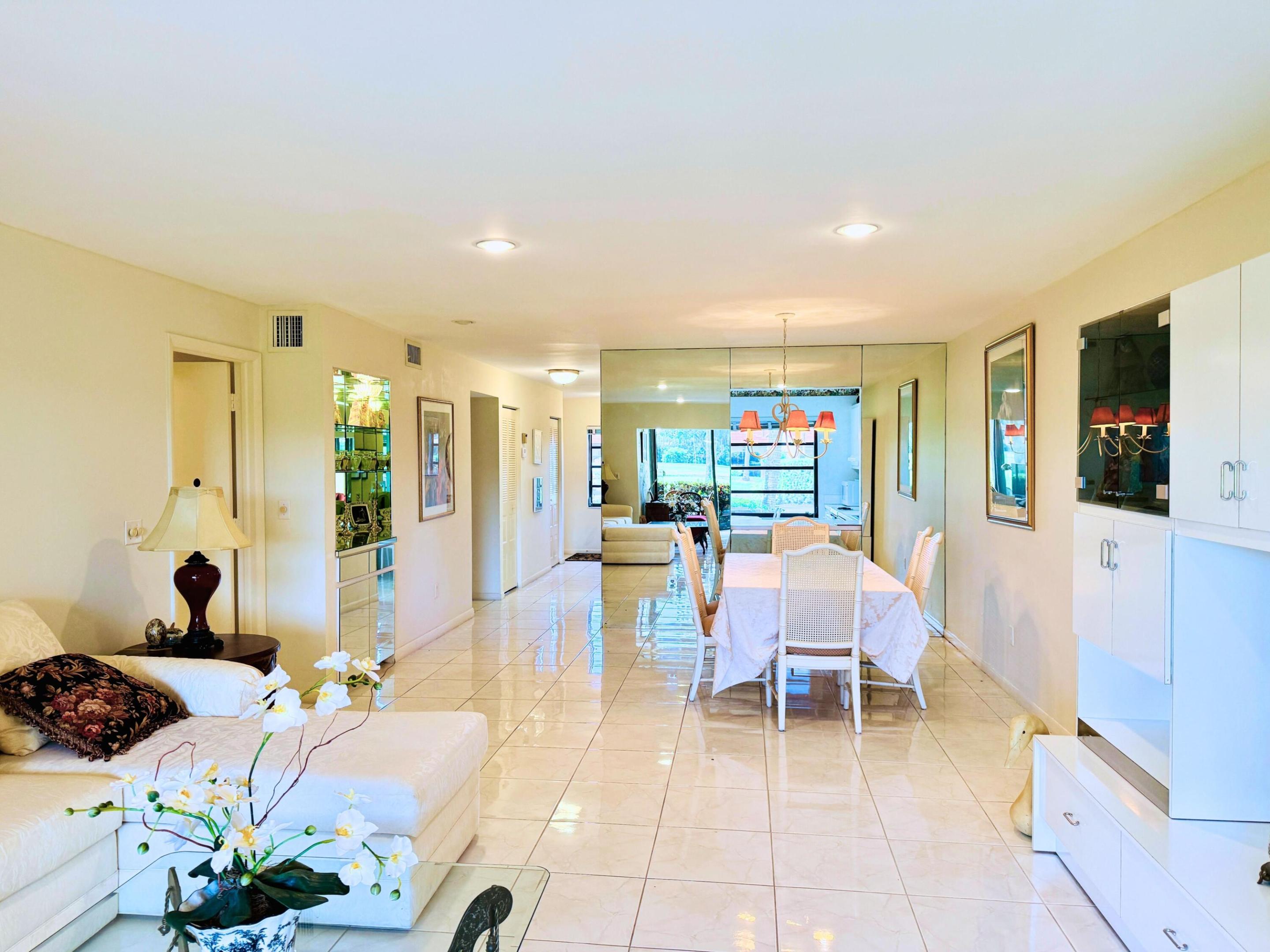 8410 CASA DEL LAGO E