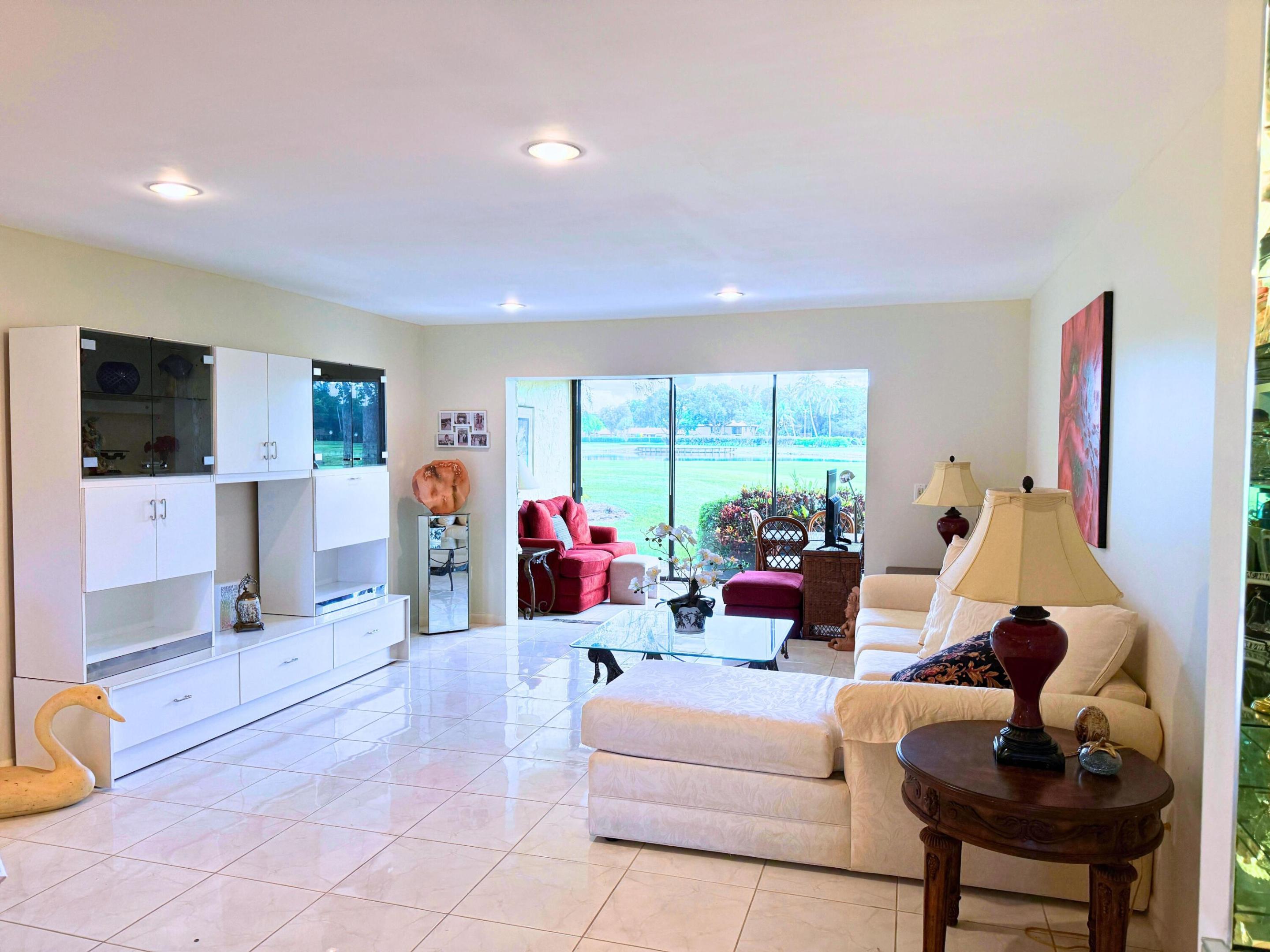 8410 CASA DEL LAGO E