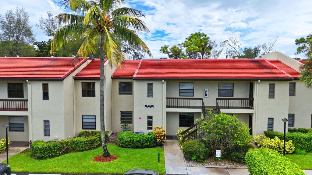 Photo of 8410 CASA DEL LAGO #E, Boca Raton, FL 33433 (MLS # B26080752)