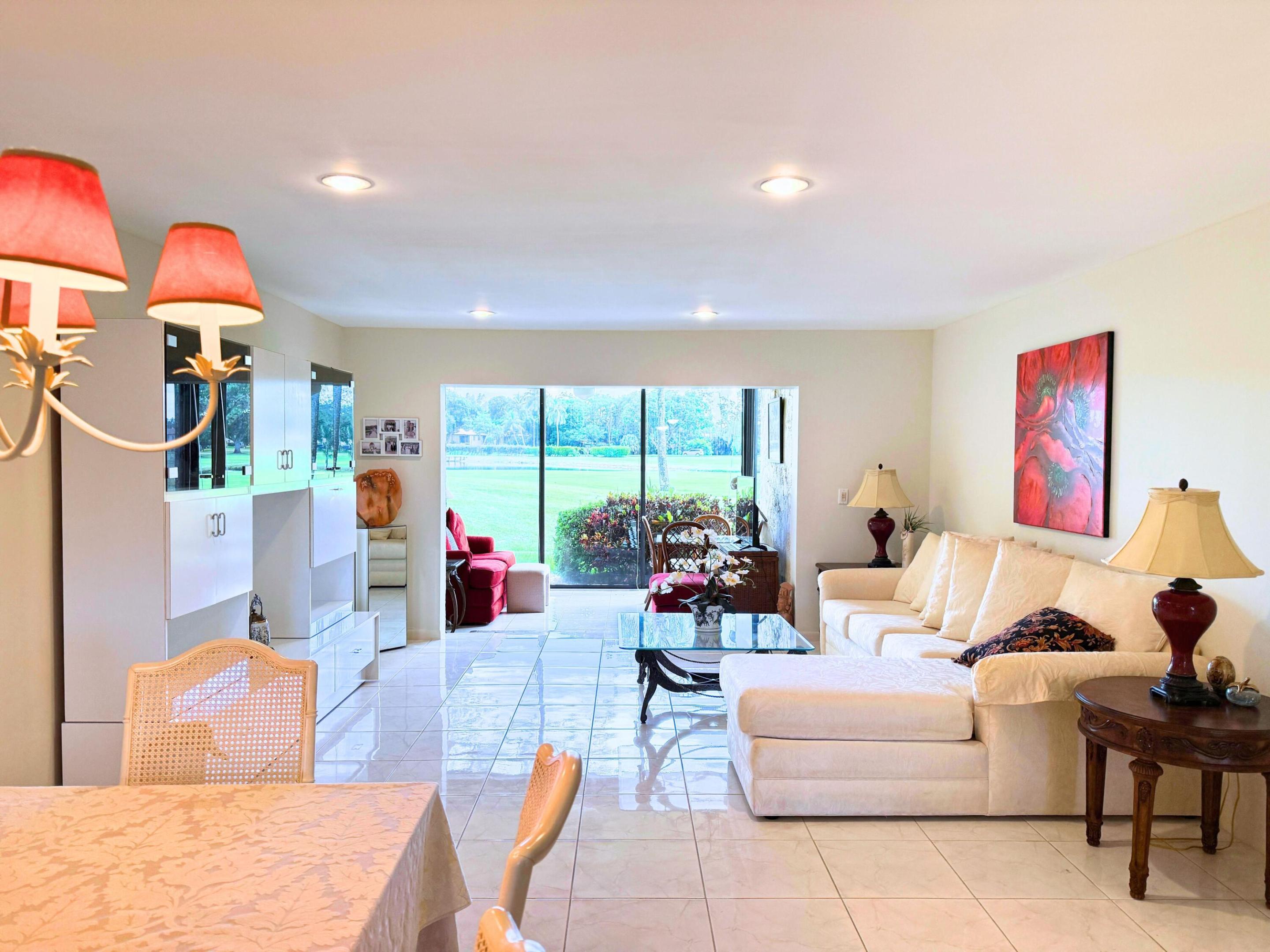 8410 CASA DEL LAGO E