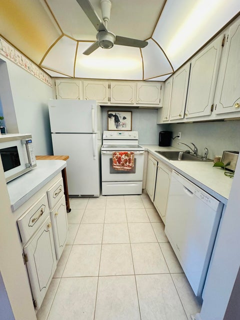 Tiny photo for 2079 Harwood F, Deerfield Beach, FL 33442 (MLS # B26085531)