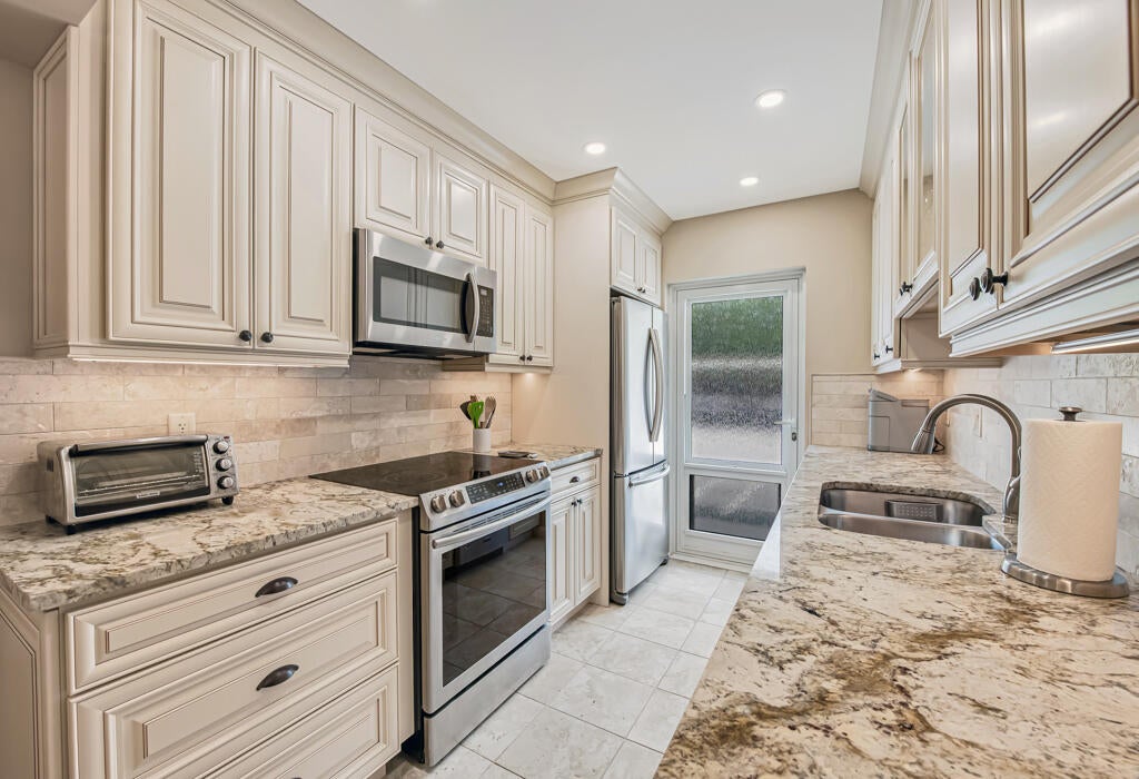 Properties | Stephanie Kaufman 1910 S Ocean Boulevard 112