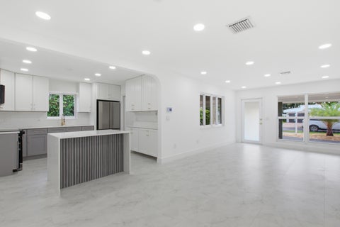 Tiny photo for 401 SE 1st Avenue, Pompano Beach, FL 33060 (MLS # B26050918)