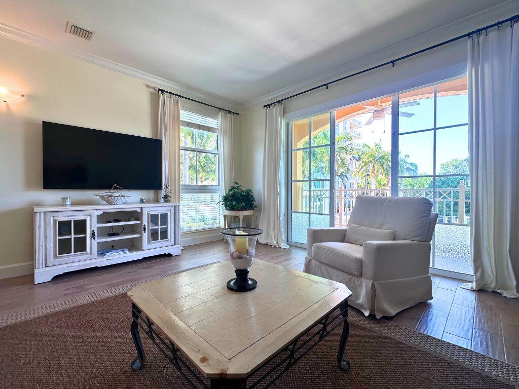 635 Casa Loma Boulevard