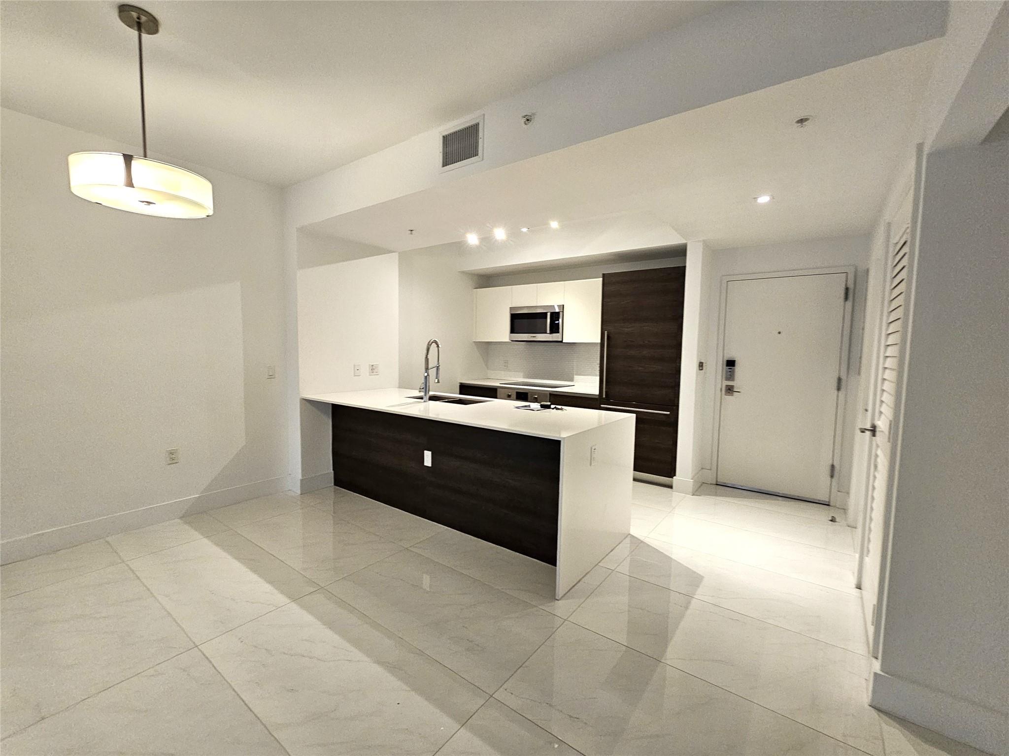 301 Altara Ave 522