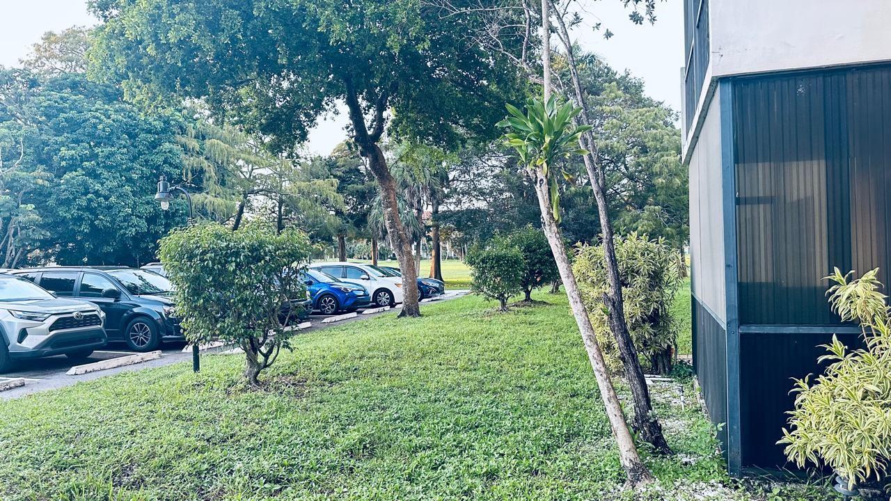 The Manors Of Inverrary I - Residential Lease