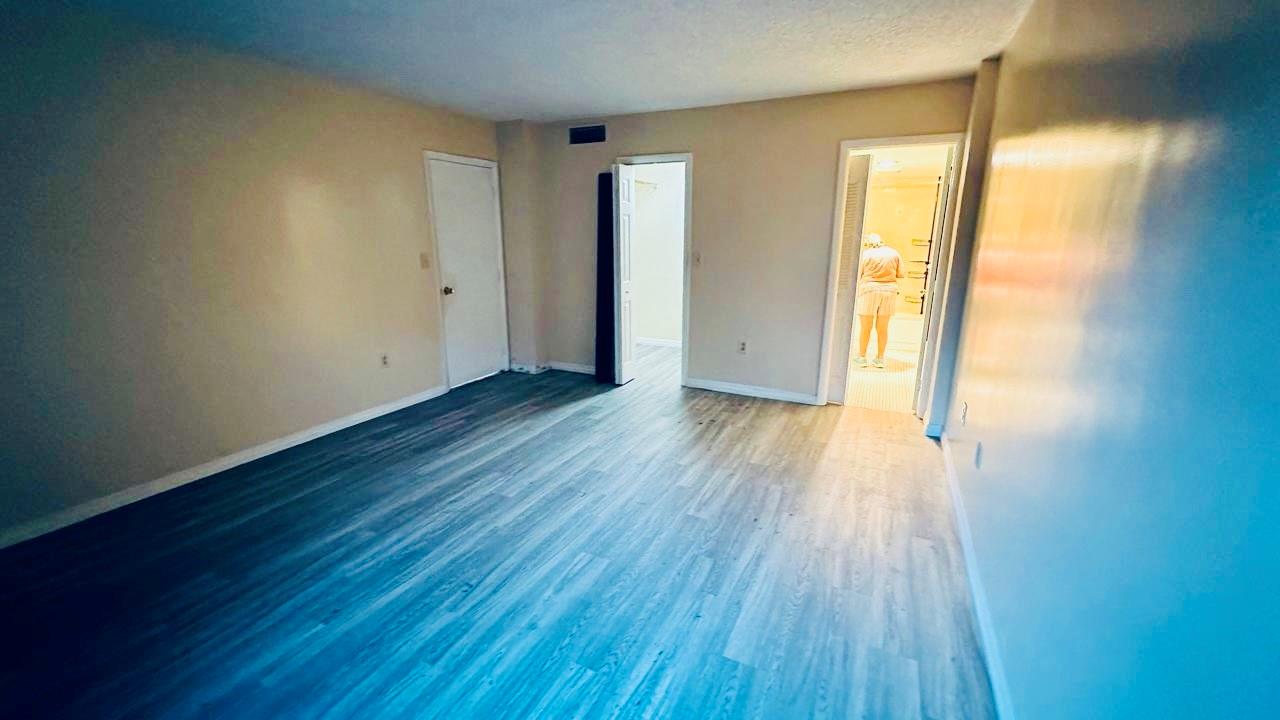 The Manors Of Inverrary I - Residential Lease