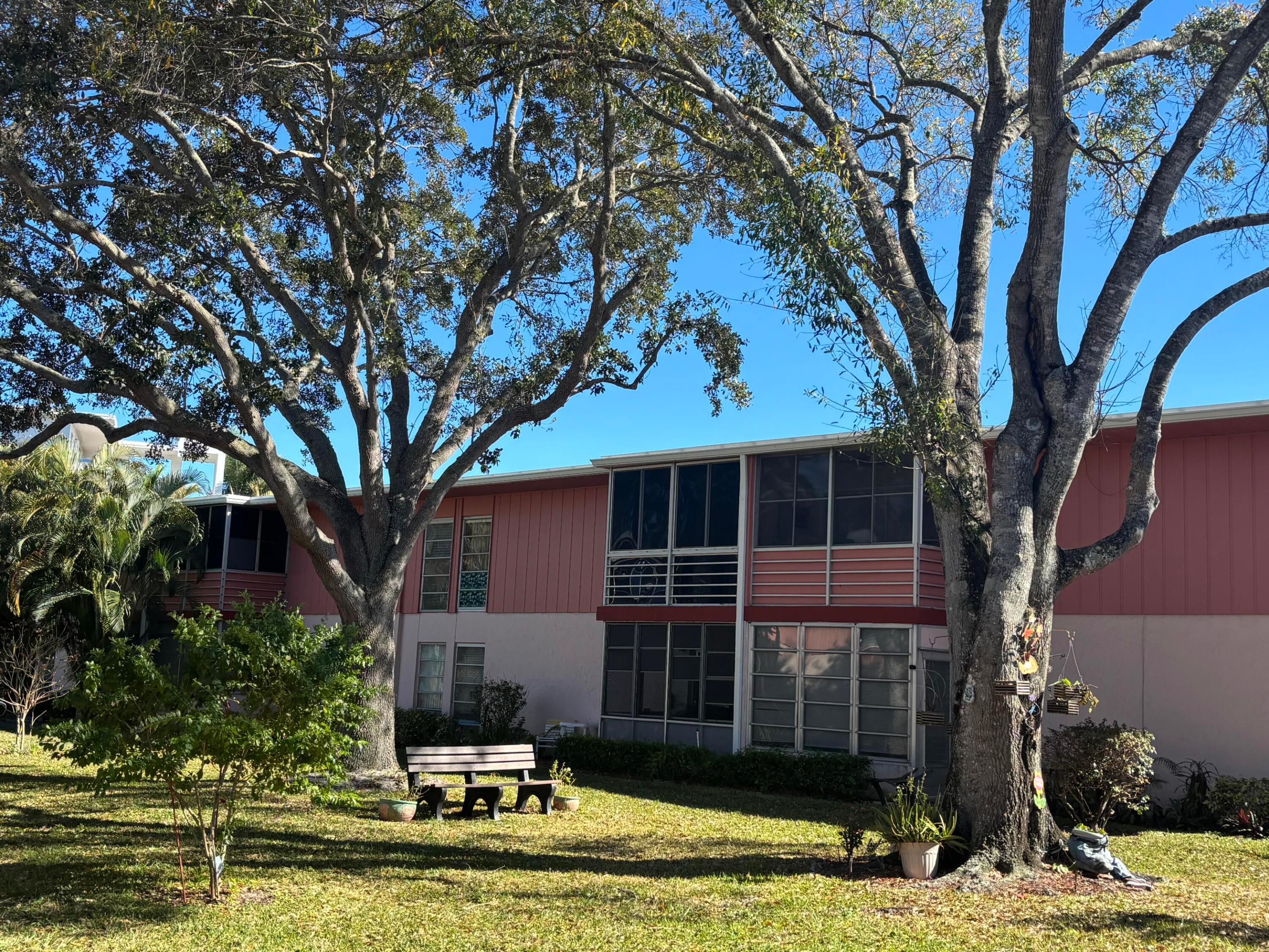 GOLFS EDGE CONDOS A THRU G - Residential