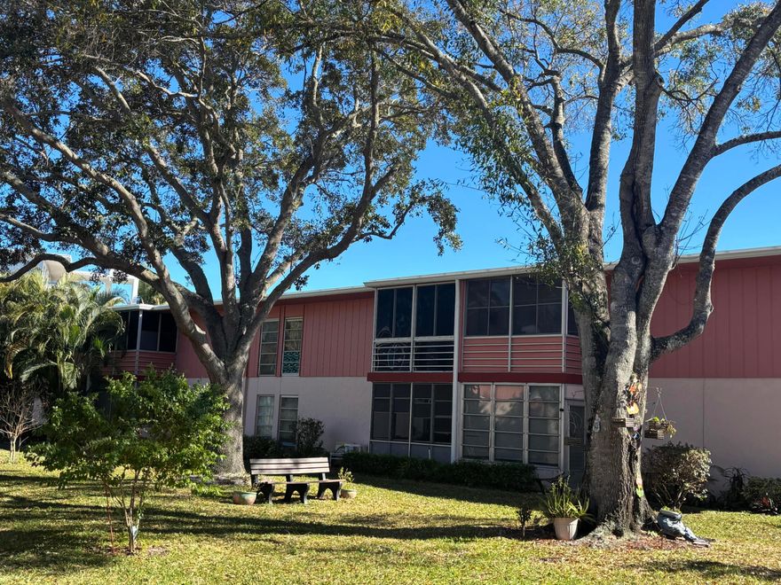 COME AND ENJOY THE EXPERIENCE OF LIVING IN THIS FRIENDLY  55 PLUS COMMUNITY!  THIS 2 BEDROOMS, 2 BATHROOMS, BRIGHT CORNER UNIT WITH GARDEN VIEW IS AVAILABLE NOW!! WATER IS INCLUDED IN THE MONTHLY MAINTENANCE. GOLFS EDGE HAS ITS OWN HEATED SWINMING POOL AS WELL!!! ENJOY ALL THE AMENITIES SUCH AS FITNESS FACILITY, 12 SWIMMING POOLS, TENNIS COURTS, CLUBHOUSE WITH EXCELLENT SHOWS! DO NOT MISS OUT ON THIS TERRIFIC OPPORTUNITY.