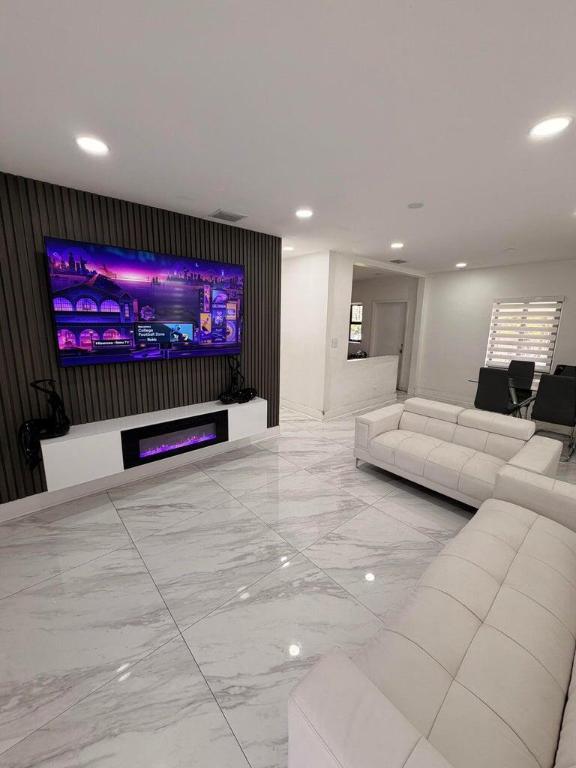 RICHMOND HEIGHTS - Residential