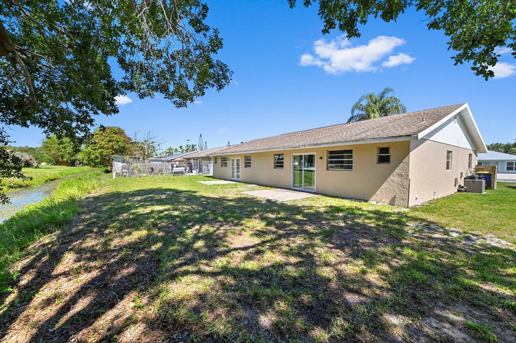 Photo of 4550 SE Salvatori Road, Stuart, FL 34997 (MLS # B26028501)