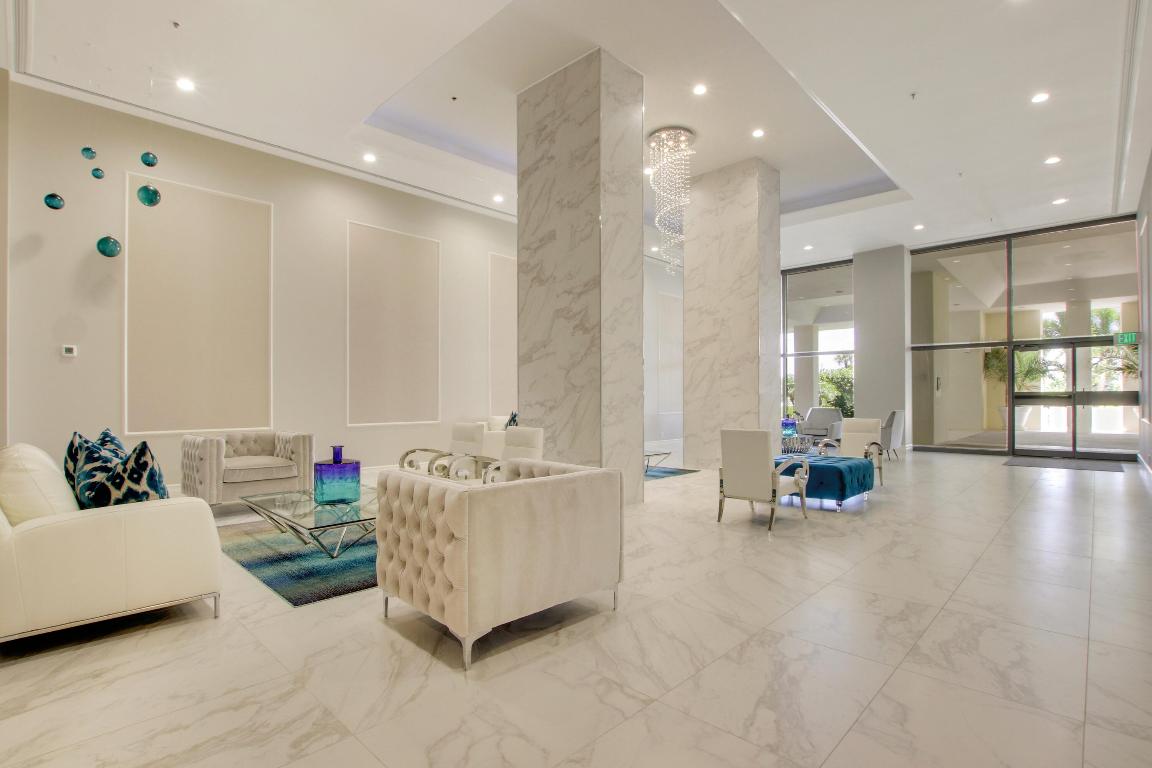 REACHES CONDO - Residential