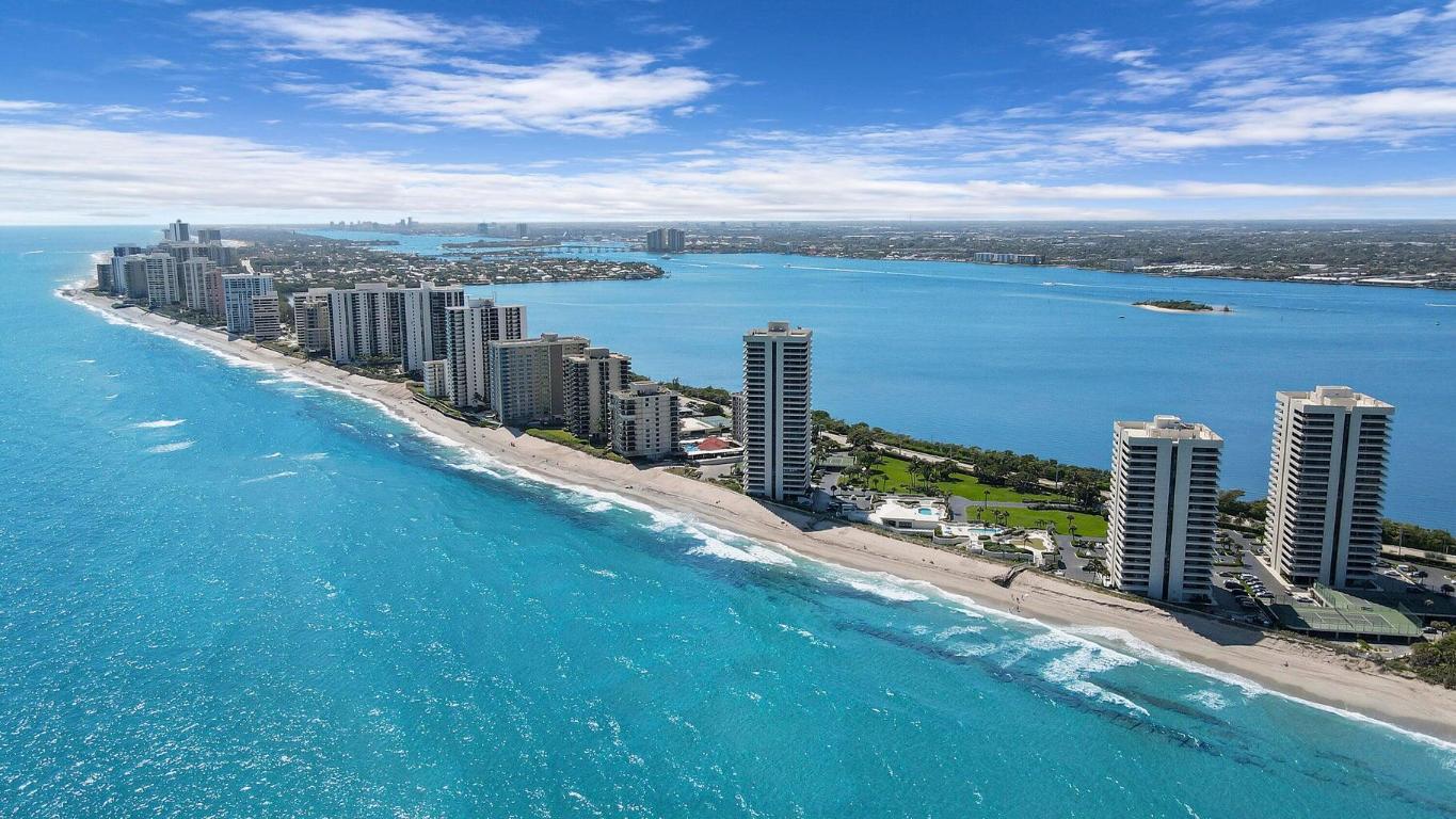 REACHES CONDO - Residential