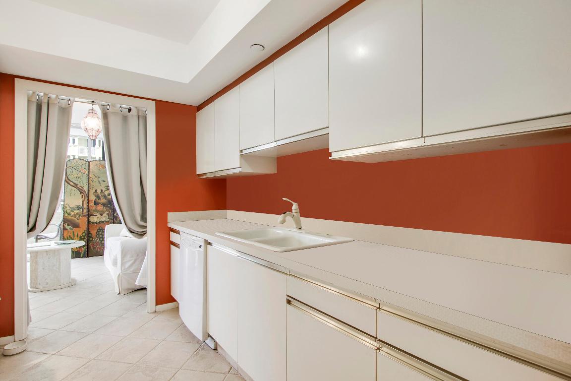 REACHES CONDO - Residential