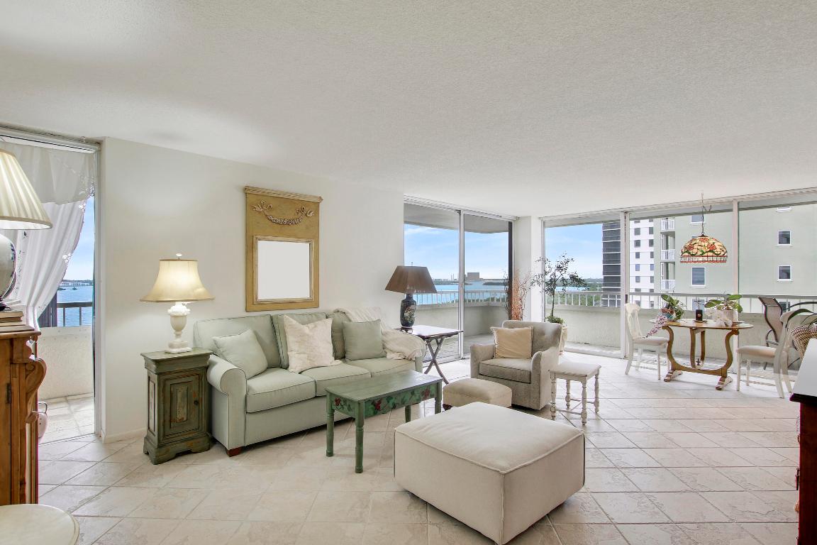 REACHES CONDO - Residential