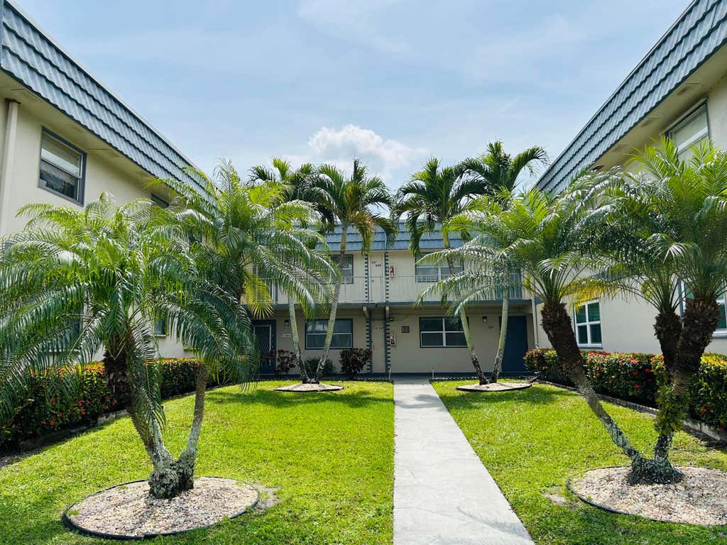 Photo of 536 BRITTANY L, Delray Beach, FL 33446 (MLS # B26058302)
