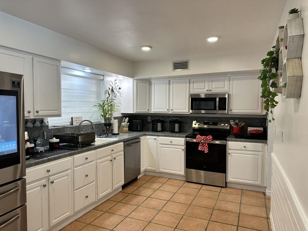 Photo of 6940 Plantation Road, Plantation, FL 33317 (MLS # B26020644)