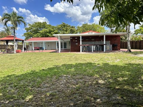 Tiny photo for 6940 Plantation Road, Plantation, FL 33317 (MLS # B26020644)