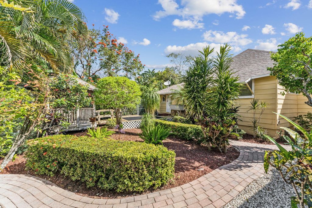 Photo of 208 S Swinton Avenue, Delray Beach, FL 33444 (MLS # R10968612)