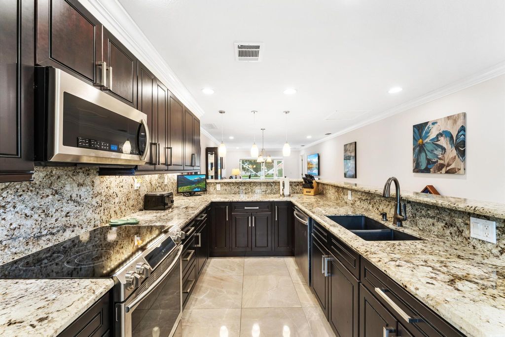 Photo of 8904 Warwick Drive #425, Boca Raton, FL 33433 (MLS # R11126072)