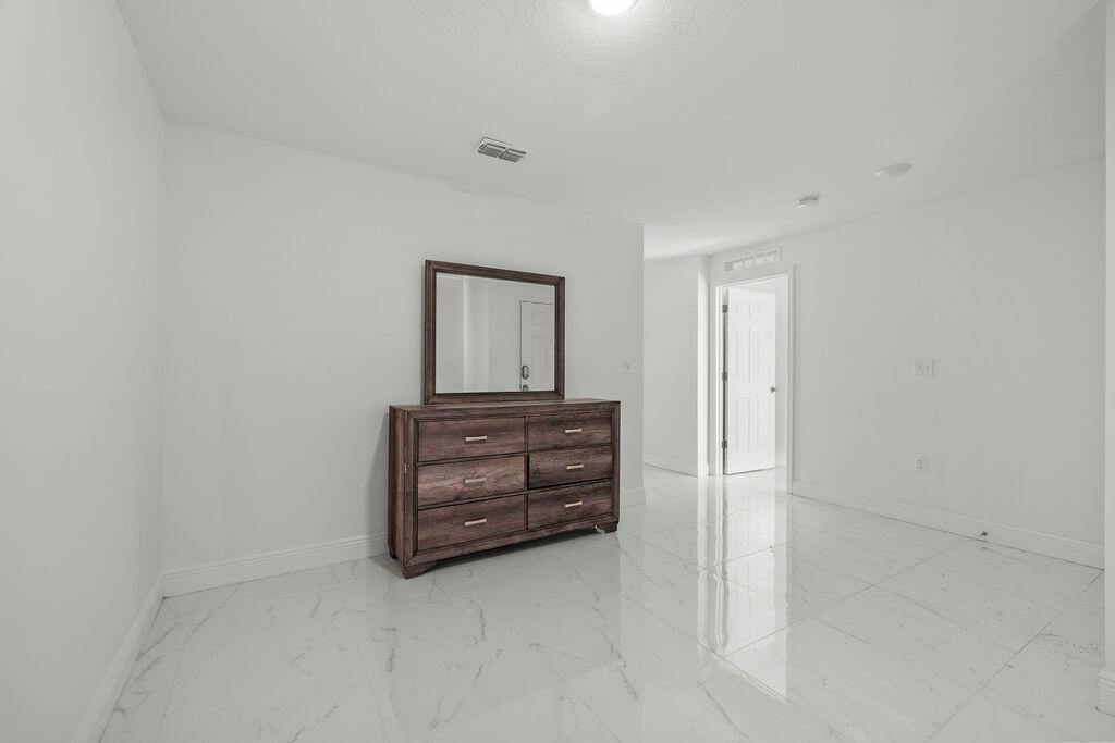 PORT ST LUCIE SECTION 25 - Residential Lease